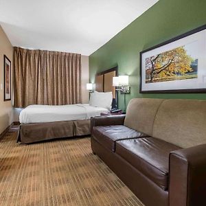 Deluxe Studio one queen bed Non-Smoking